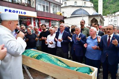 Çaykara Belediye Başkanımız Sn. Hanefi Tok'un ahirete irtihal eden kıymetli ağabeyi Ahmet Tok'u dualarla son yolculuğuna uğurladık.