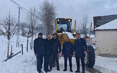 Büyükşehir belediyemiz, karayolları ve belediye ekiplerimiz iş birliğinde kar ile mücadelemiz devam ediyor…